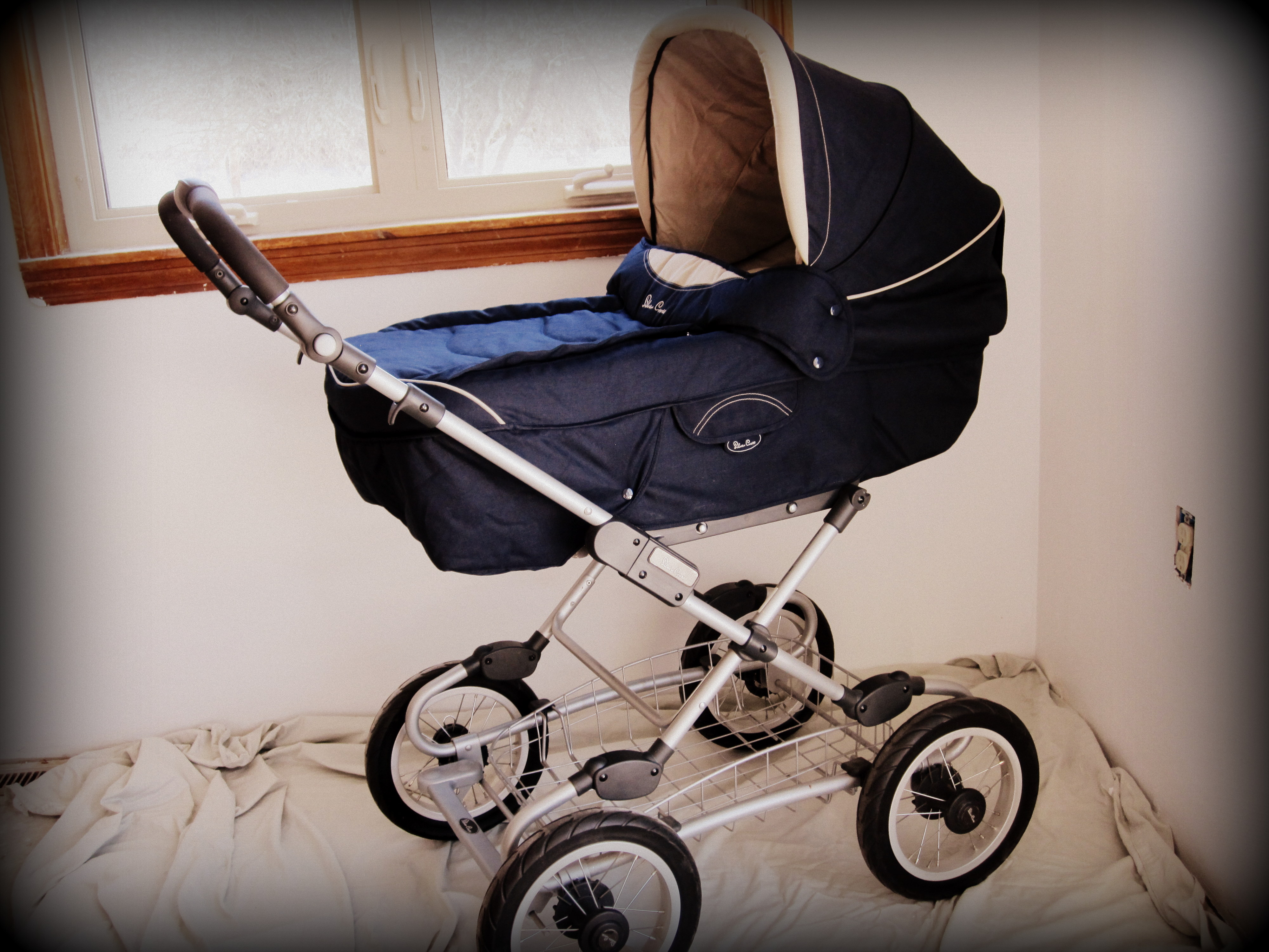 baby stroller meaning